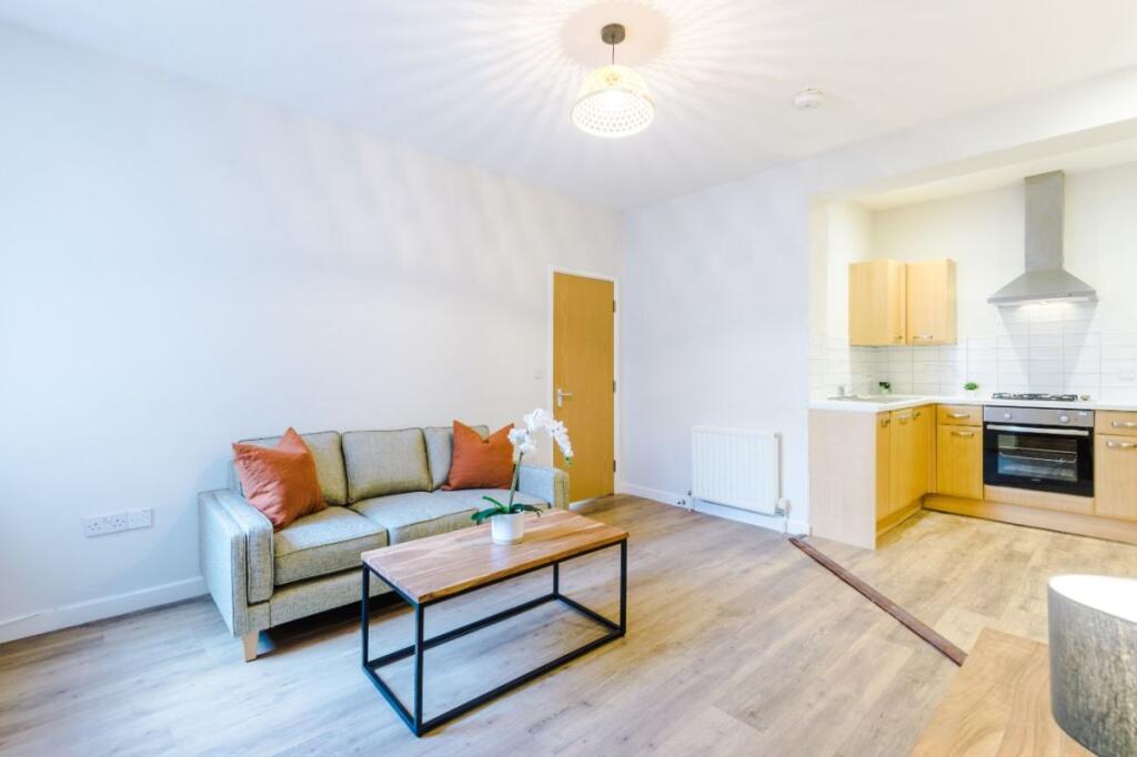 19KG - Living Area / Kitchen