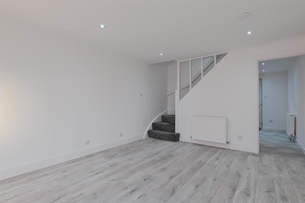 015-88 Currieside Avenue , Shotts , ML7 5RN.jpg