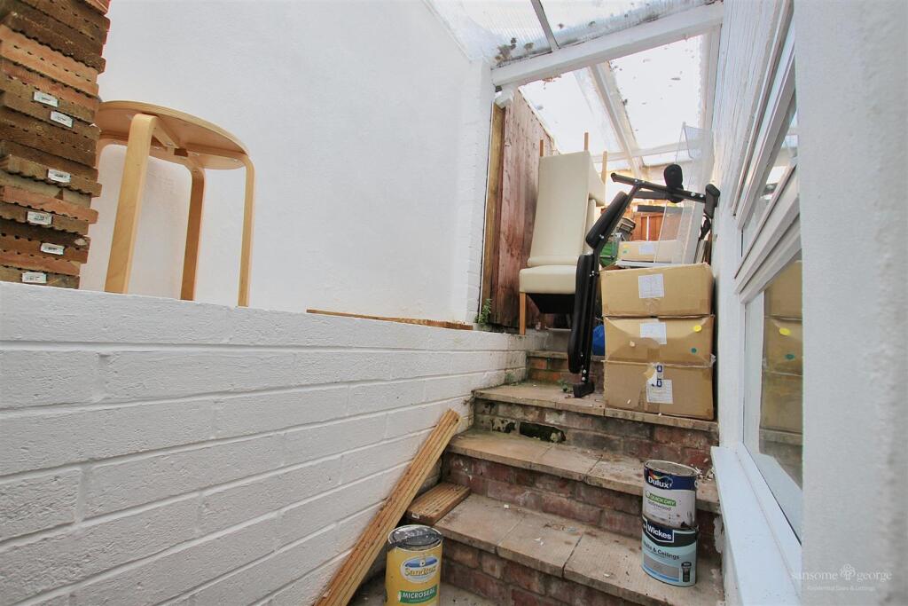 Store area F1