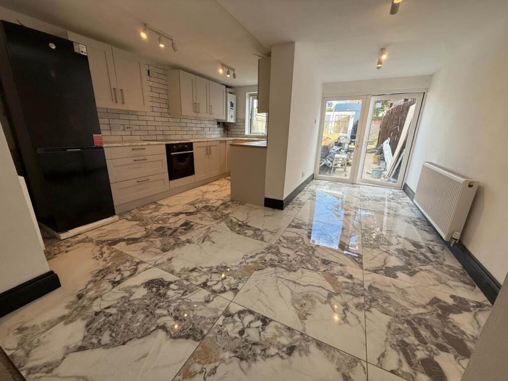 KITCHEN / DINER