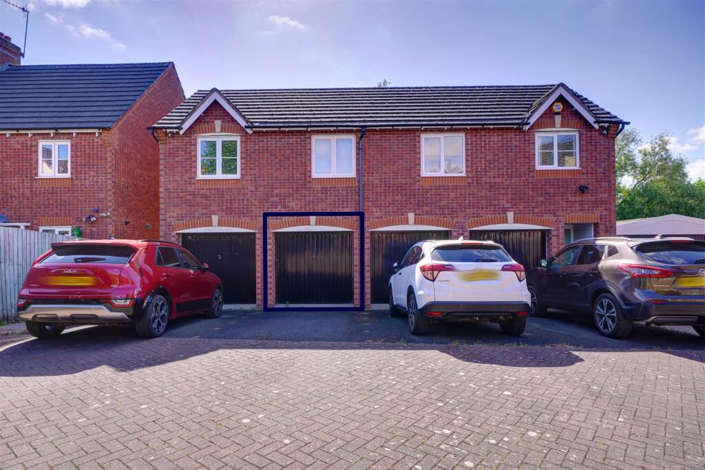 4 Mondrian Close (1).jpg