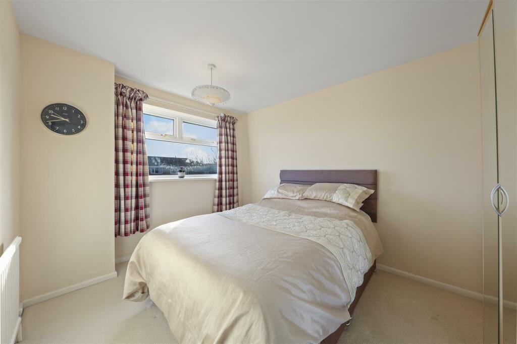 Bed2.jpg