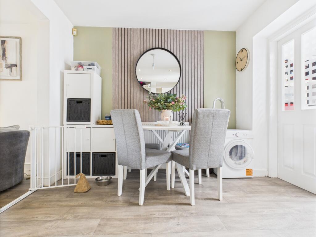 CAM03729G0-PR0099-STILL029