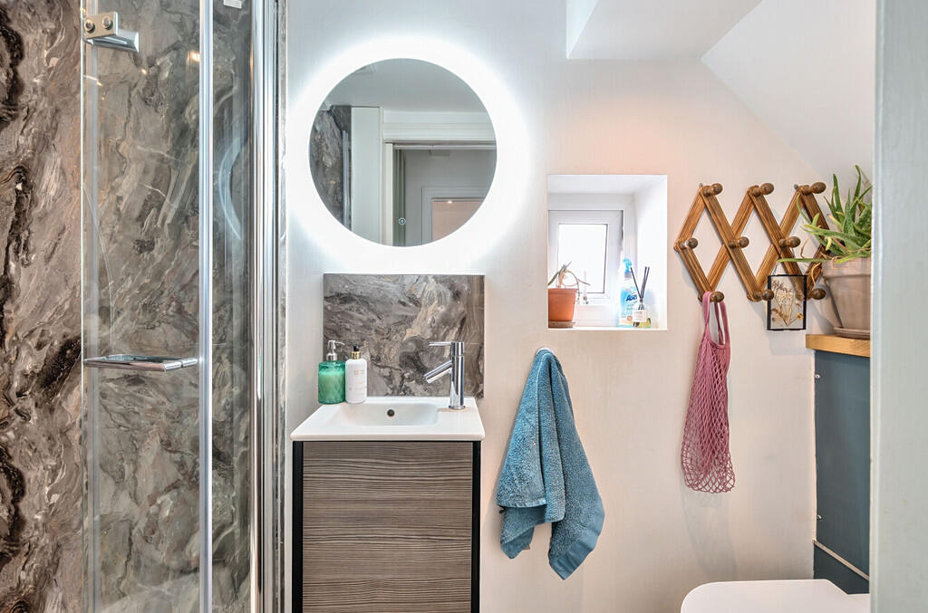 1302263-17-684018...