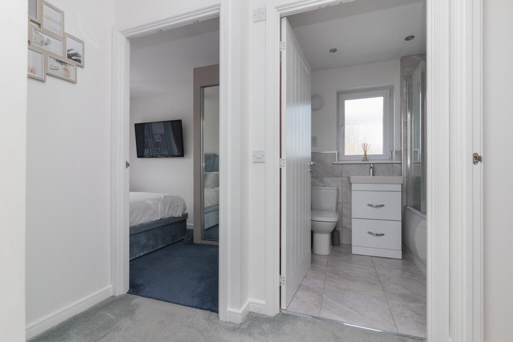 18 cowan avenue pa5 9fg L-17