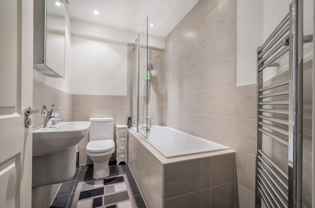 1299648-5-6835c79...