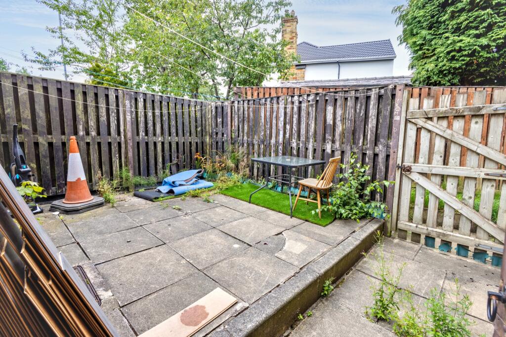 45 Shelley Grove, Bradford, West Yorkshire, BD8 0JZ