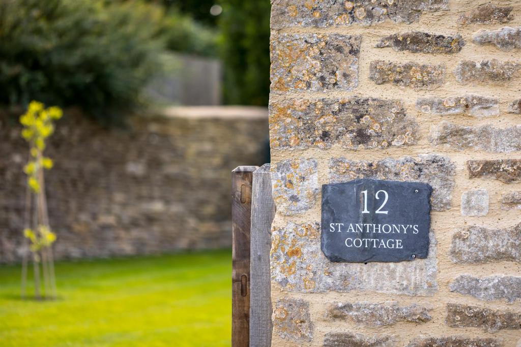 4 - St Anthony¿s Cottage - GL8 8TT - Web.jpg
