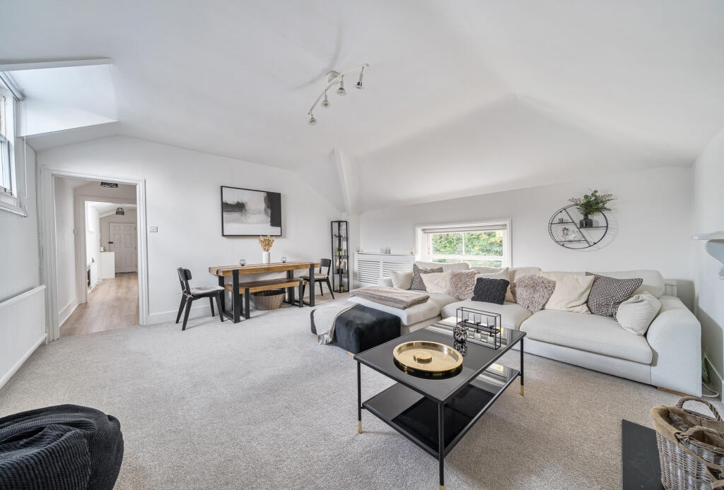 1371926-6-68f798c...