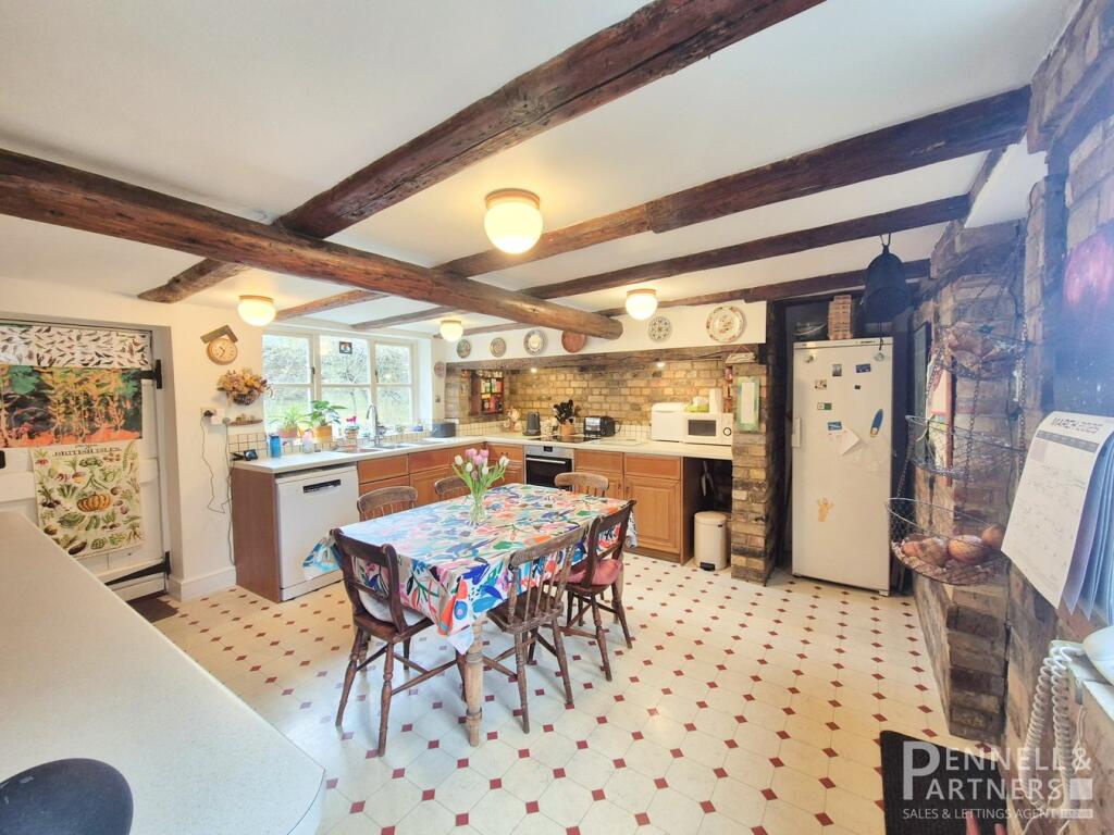 kitchen/breakfast room 