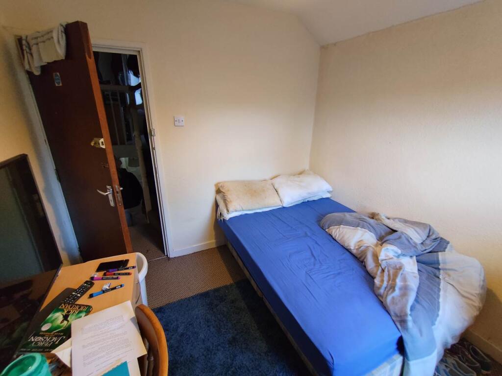 First floor rear bed