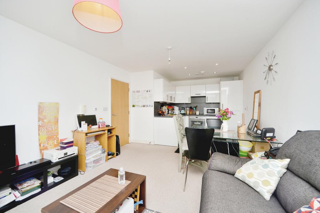 Living / Kitchen