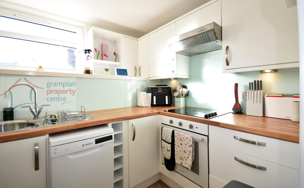 kitchen .JPG