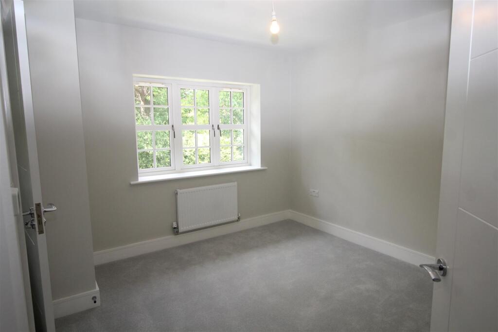BEDROOM 1 (2)