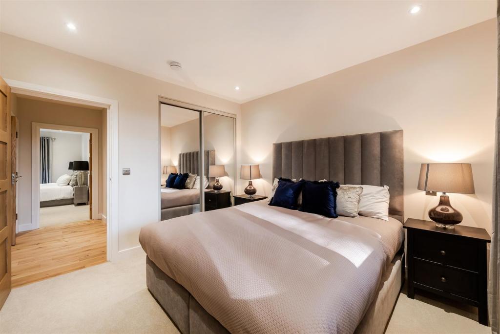 Tekels Park Show Flat PH9.jpg