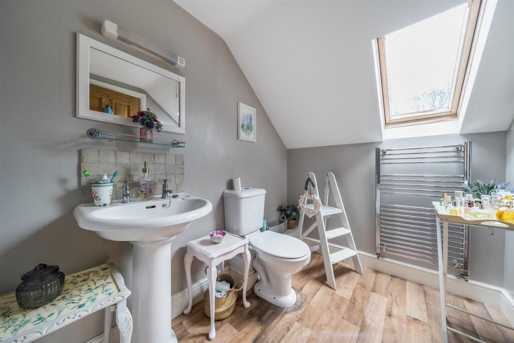1st Floor Bathroom