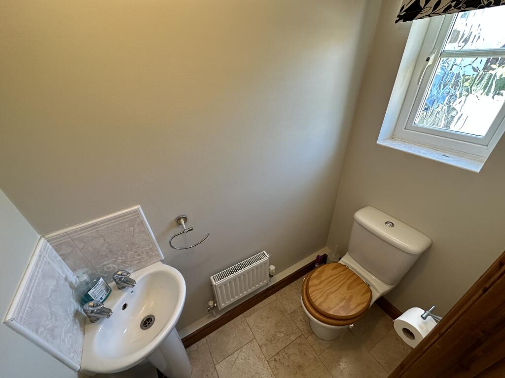 Cloakroom/wc