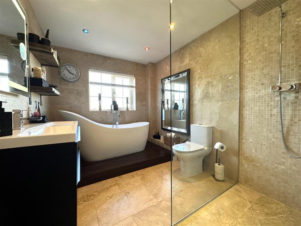Stunning Four-Piece Bathroom 166