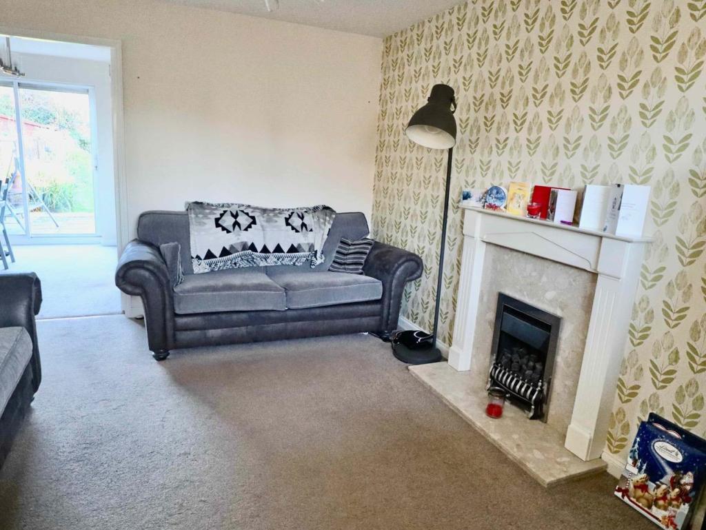lounge1.jpg