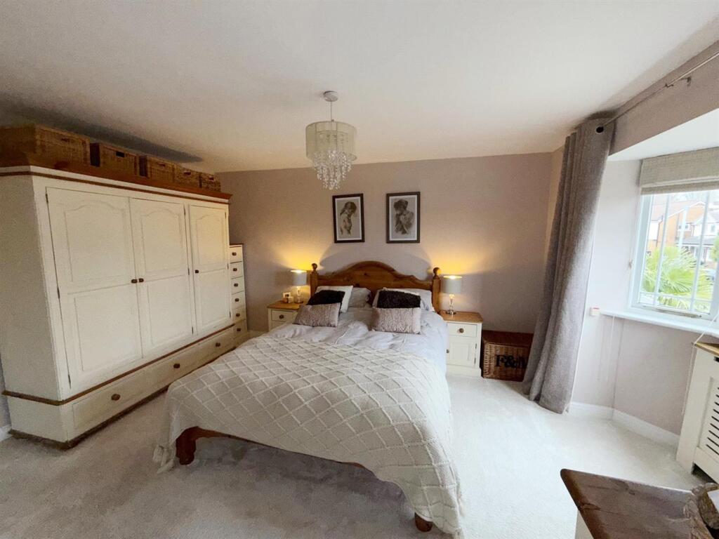 master bed 2.jpg