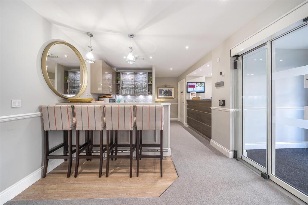 Owners Bar Area 2.jpg