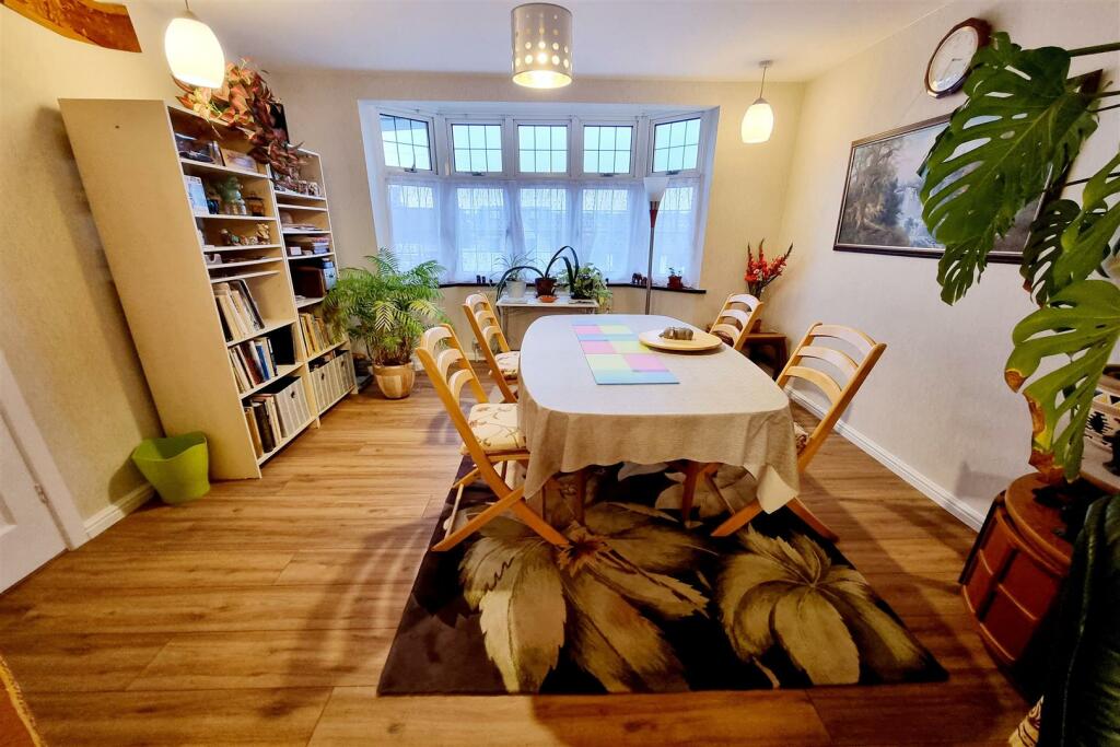 FRONT RECEPTION ROOM: PIC. 1