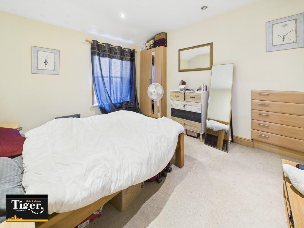 CAM02176G0-PR0594...