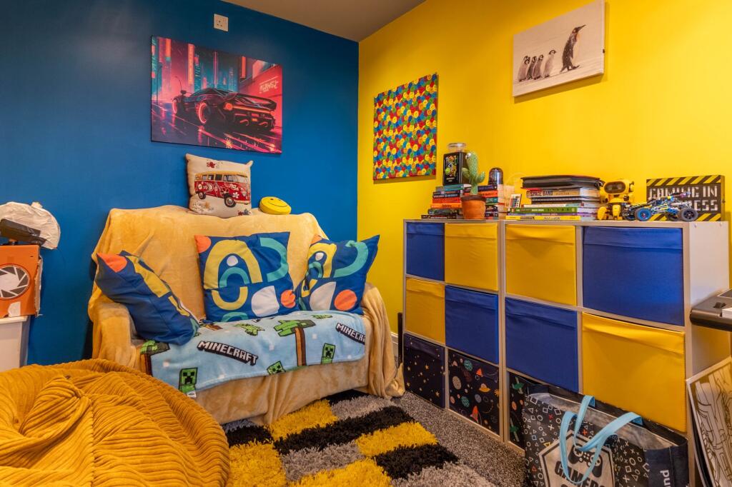 BEDROOM/PLAYROOM