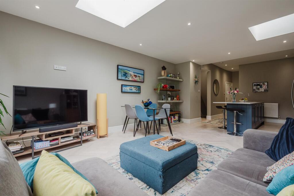 Open Plan Live In Dining Kitchen