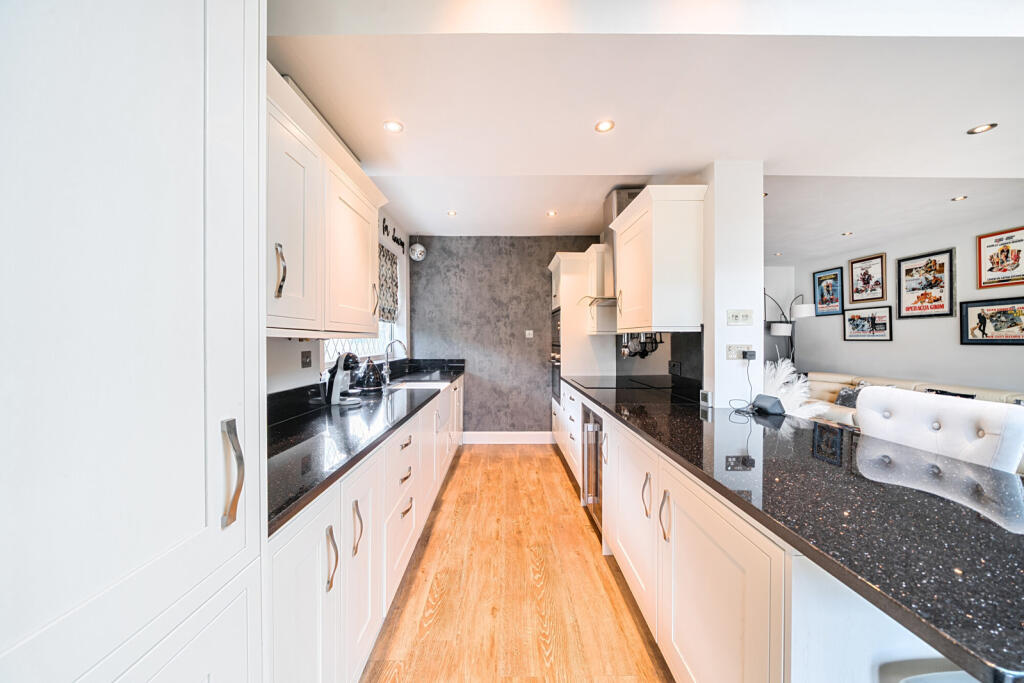 1354531-5-68c7f62...