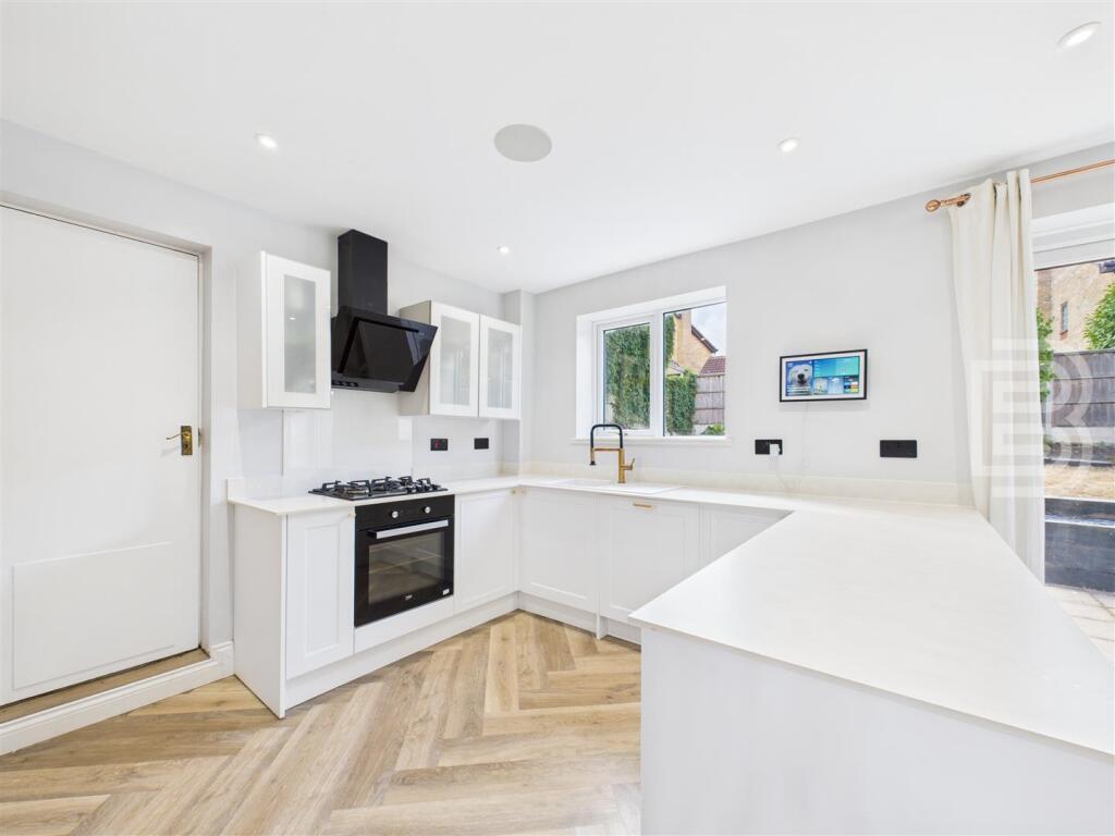 Kitchen Diner (2).jpg