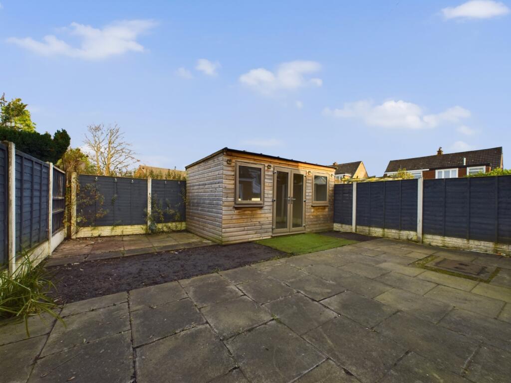 CAM02386G0-PR0098-STILL036