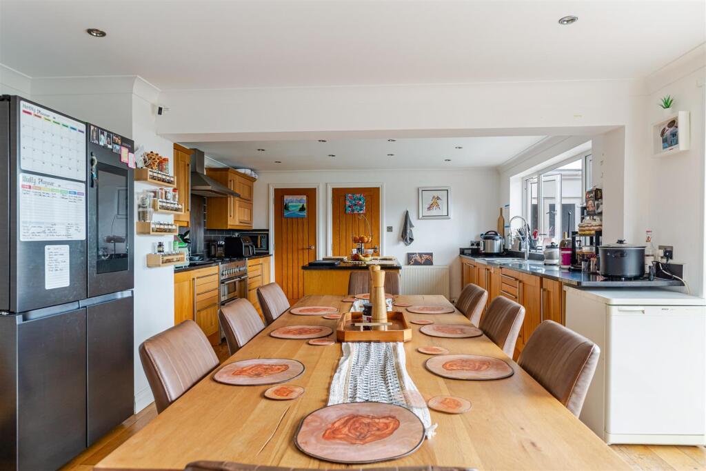 A10 - Mead Way Lower Penns Road - 250723.jpg