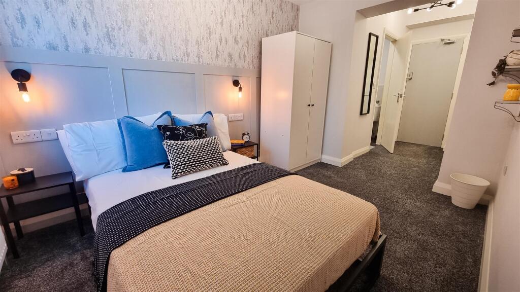 10. Room 2.jpg