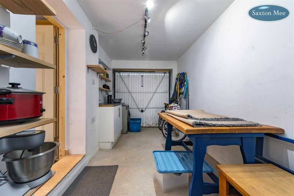 garage 9671.jpg