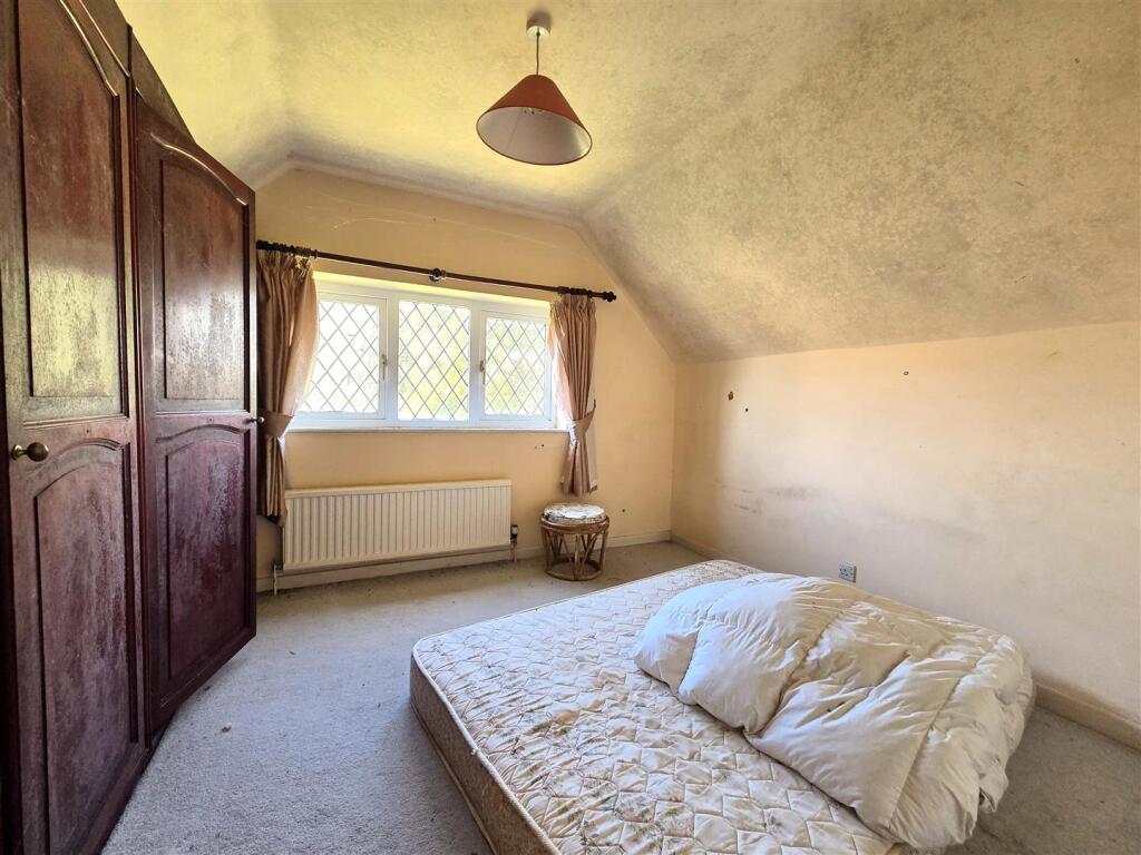 Mermaid Cottage - Bed 2.jpg