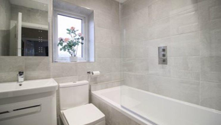 4 Edward Street - Bathroom.png