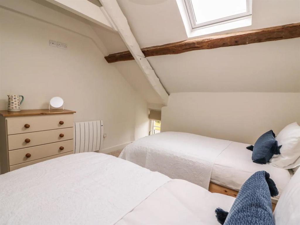 Bedroom 2 2.jpg