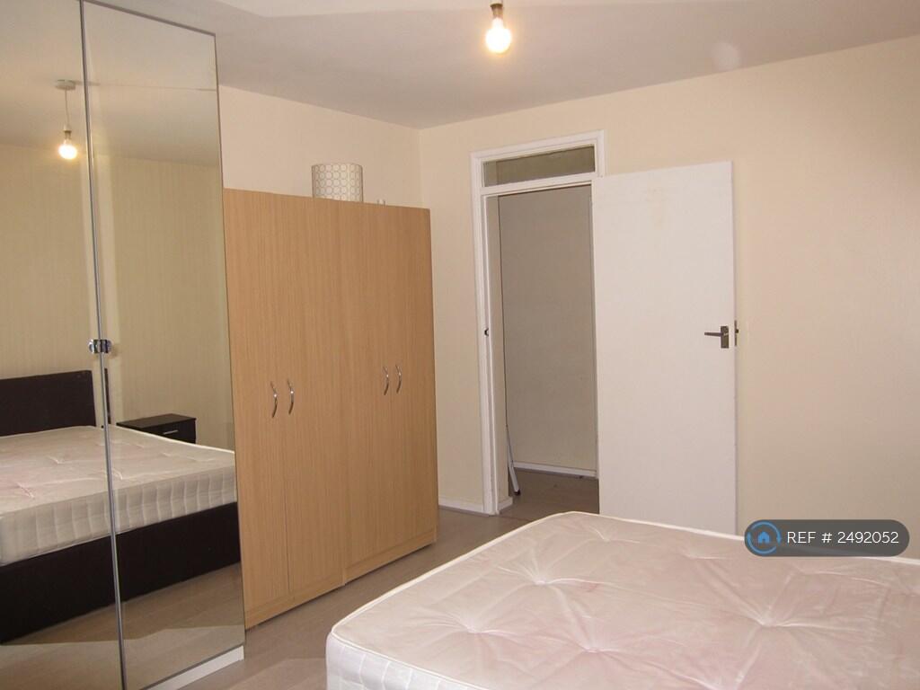 Bedroom 1 - Pic 3