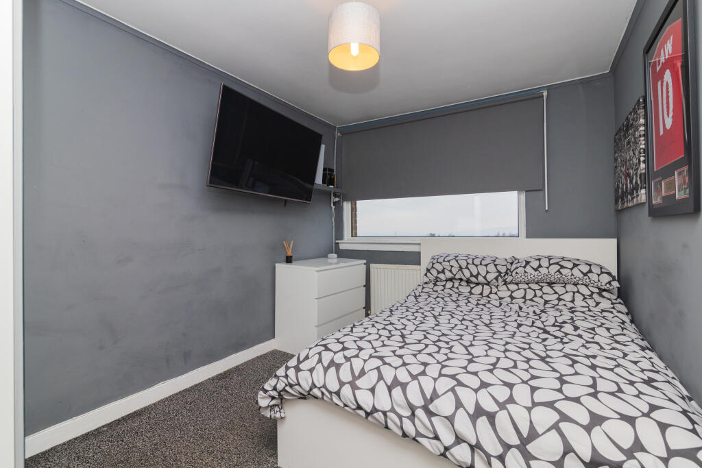 35 foxbar drive Paisley L-17