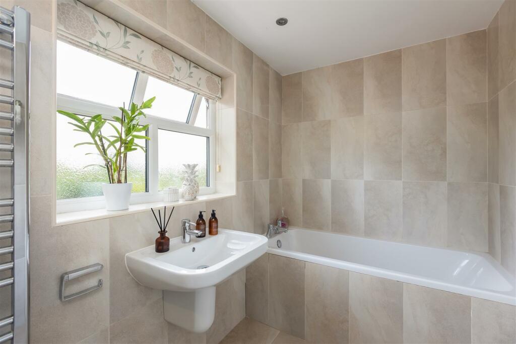 Pasture Lodge Bathroom-2.jpg