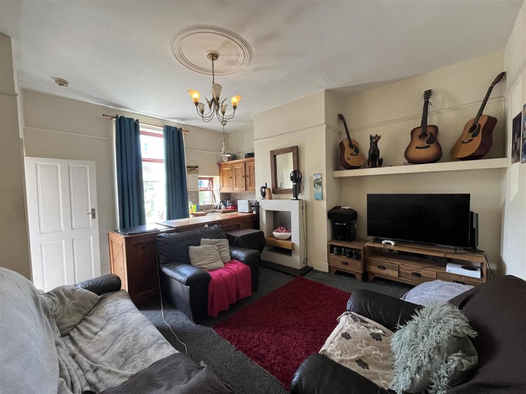 Open Plan Kitchen/Lounge