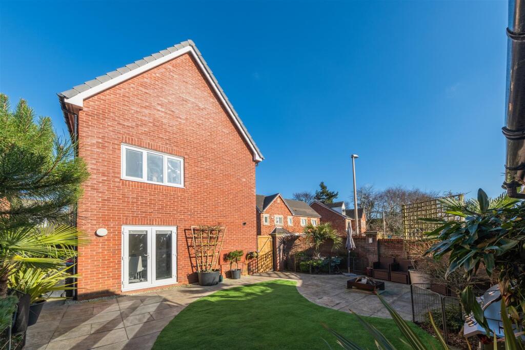 27 Shakerley Close-035.jpg
