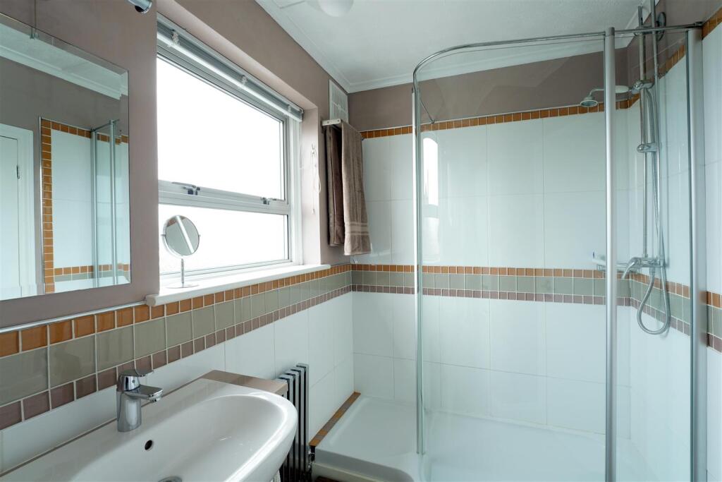 DA12 1QY51Pine ave Gravesend   (18).jpg