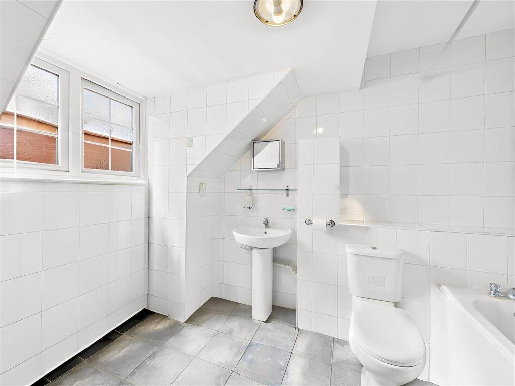 CAM02664G0-PR0102-STILL008 - Furniture removed - 0