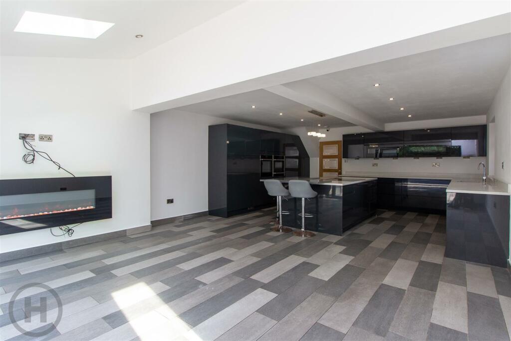 Kitchen Family Room (16).jpg