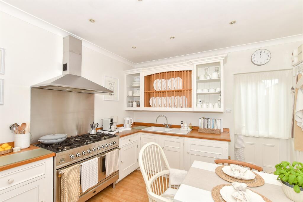 Kitchen/ Breakfast Room