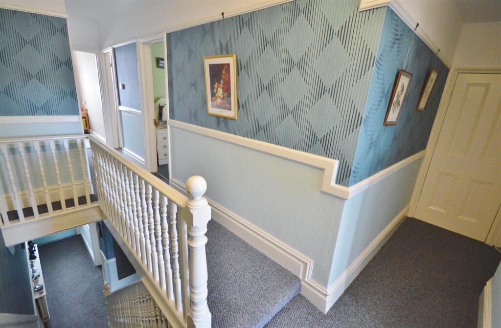 FIRST FLOOR LANDING