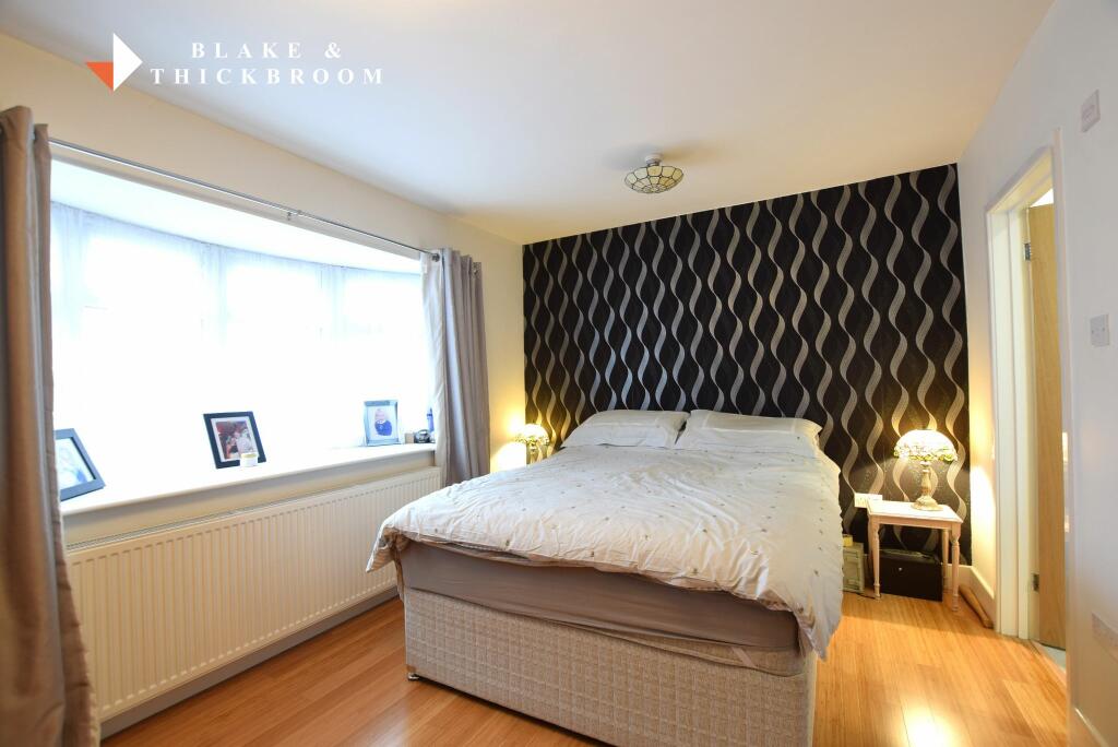 GROUND FLOOR MASTER BEDROOM
