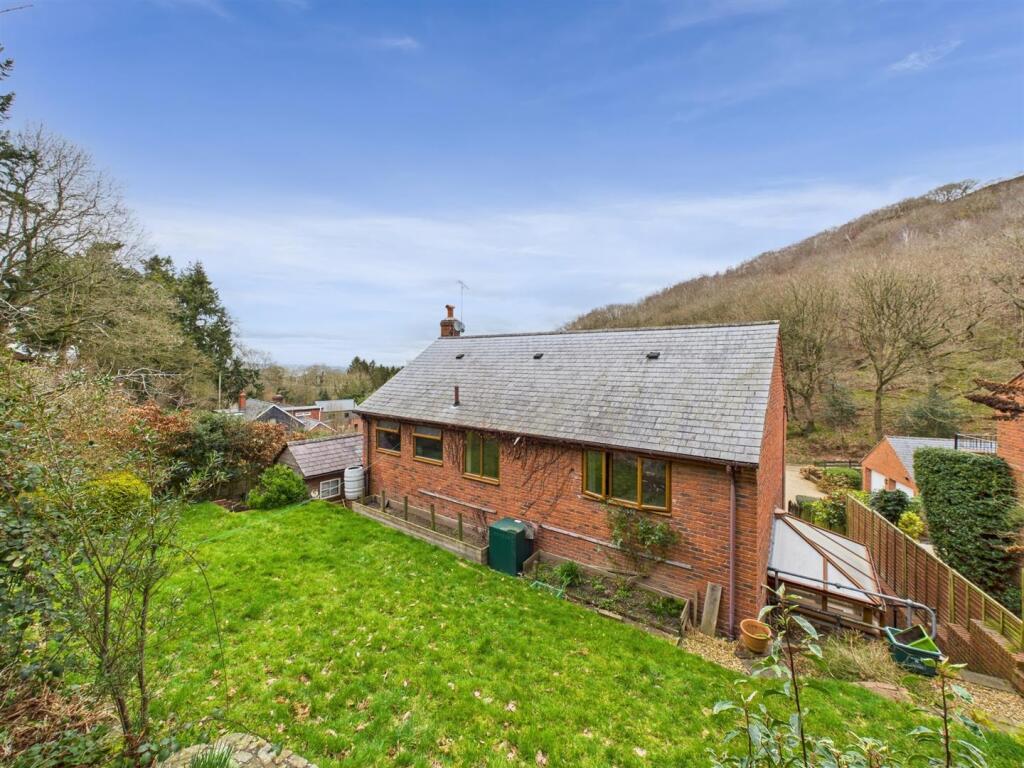 CAM01555G0-PR0143-STILL018.jpg